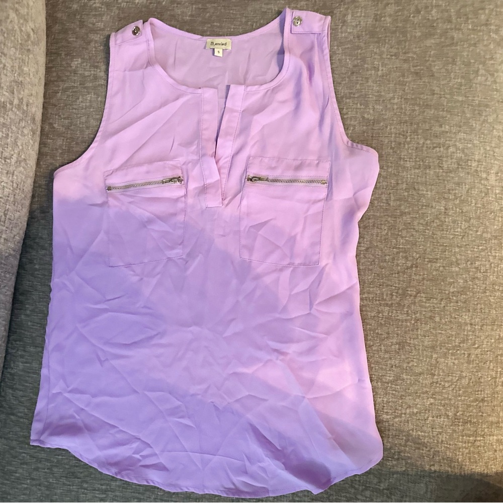 Chic Lilac Sleeveless Top with Zipper Details